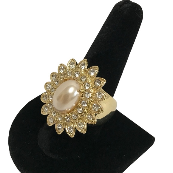Vintage Scaasi Large Cocktail Ring Clear Crystal Faux Pearl Gold Tone Size 10 - Picture 3 of 8